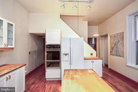 Entry Way - 2522 Madison Ave, Baltimore, MD 21217 photo 2 of 6