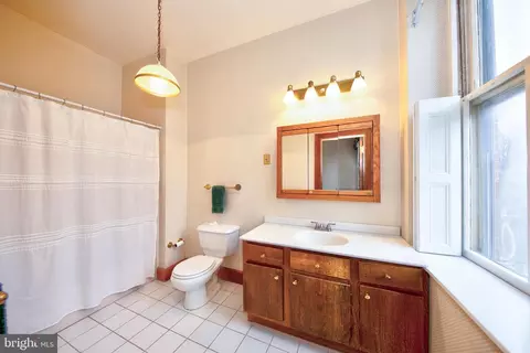 Bath - 2522 Madison Ave, Baltimore, MD 21217 photo 2 of 5