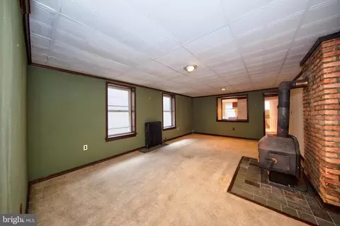 Living - 2522 Madison Ave, Baltimore, MD 21217 photo 7 of 12