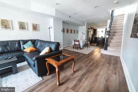 Entry Way - 635 E 36th St, Baltimore, MD 21218 photo 5 of 16