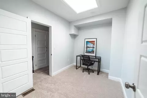 Entry Way - 635 E 36th St, Baltimore, MD 21218 photo 14 of 16