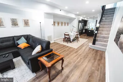 Entry Way - 635 E 36th St, Baltimore, MD 21218 photo 4 of 16