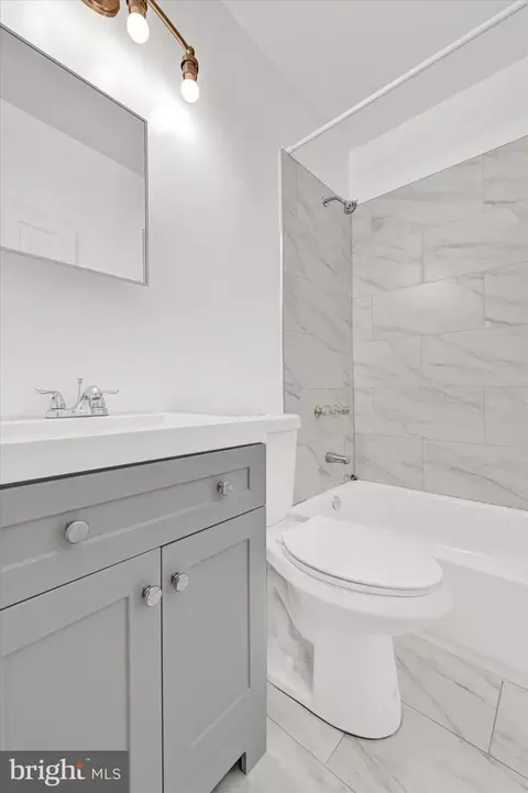 Bath - 505 Chateau Ave, Baltimore, MD 21212 photo 1 of 1