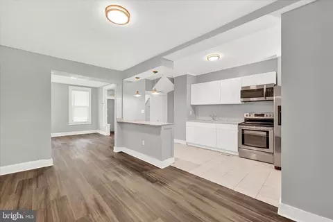 Entry Way - 505 Chateau Ave, Baltimore, MD 21212 photo 2 of 6