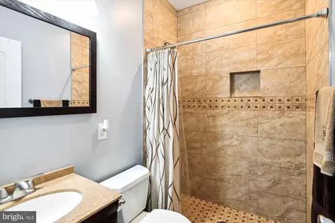 Bath - 708 Oldham St, Baltimore, MD 21224 photo 2 of 3