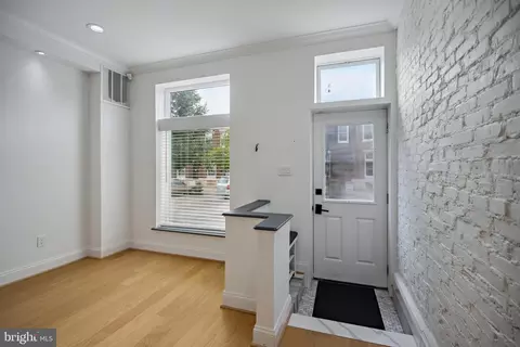Entry Way - 831 N Luzerne Ave, Baltimore, MD 21205 photo 6 of 12