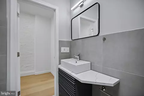 Bath - 831 N Luzerne Ave, Baltimore, MD 21205 photo 6 of 11
