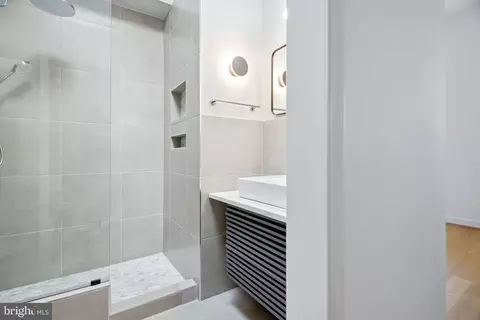 Bath - 831 N Luzerne Ave, Baltimore, MD 21205 photo 9 of 11