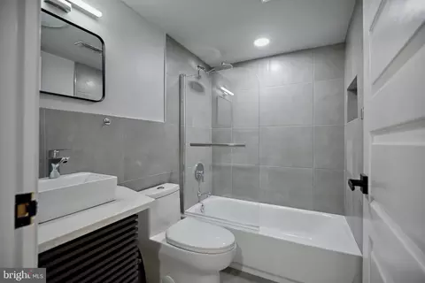 Bath - 831 N Luzerne Ave, Baltimore, MD 21205 photo 3 of 11