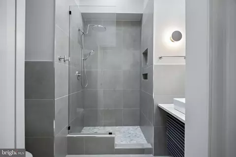 Bath - 831 N Luzerne Ave, Baltimore, MD 21205 photo 2 of 11