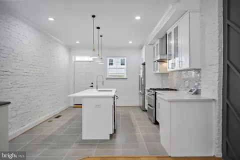 Entry Way - 831 N Luzerne Ave, Baltimore, MD 21205 photo 12 of 12