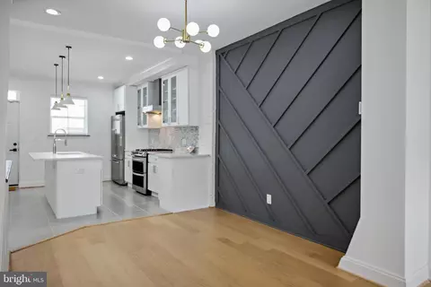 Entry Way - 831 N Luzerne Ave, Baltimore, MD 21205 photo 2 of 12