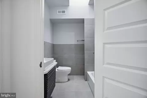 Entry Way - 831 N Luzerne Ave, Baltimore, MD 21205 photo 8 of 12