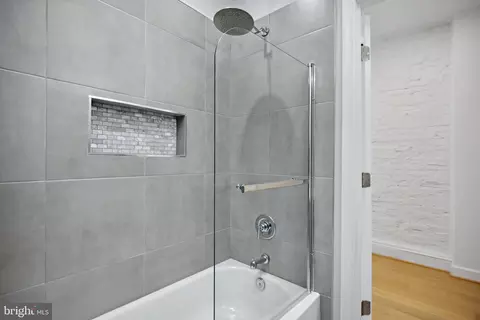 Bath - 831 N Luzerne Ave, Baltimore, MD 21205 photo 5 of 11