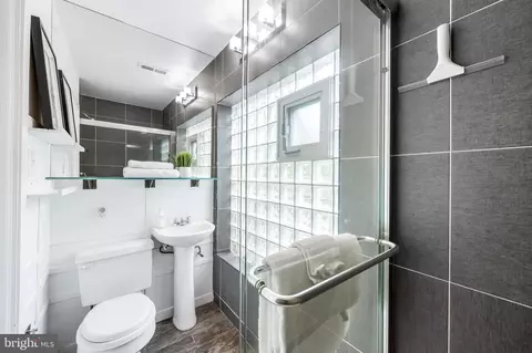Bath - 2810 Cheswolde Rd, Baltimore, MD 21209 photo 5 of 6
