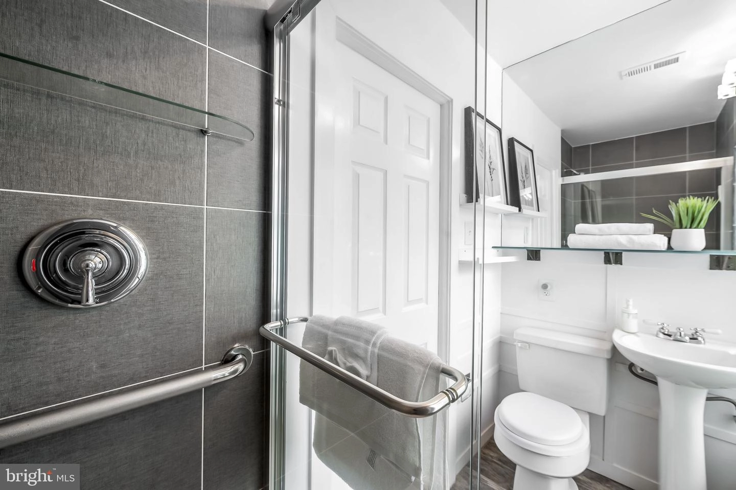 Bath - 2810 Cheswolde Rd, Baltimore, MD 21209 photo 4 of 6
