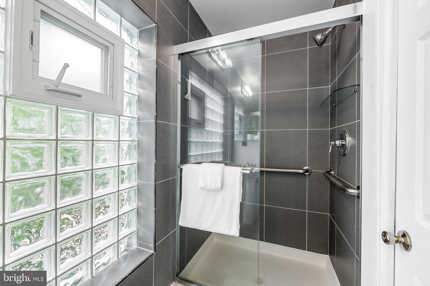 Bath - 2810 Cheswolde Rd, Baltimore, MD 21209 photo 3 of 6