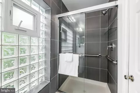 Bath - 2810 Cheswolde Rd, Baltimore, MD 21209 photo 3 of 6