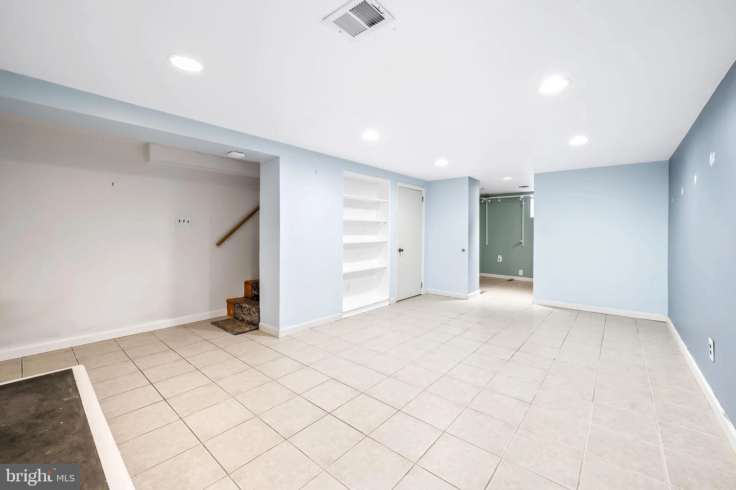 Living - 2810 Cheswolde Rd, Baltimore, MD 21209 photo 5 of 6