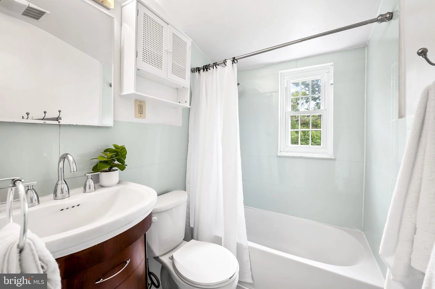 Bath - 2810 Cheswolde Rd, Baltimore, MD 21209 photo 1 of 6