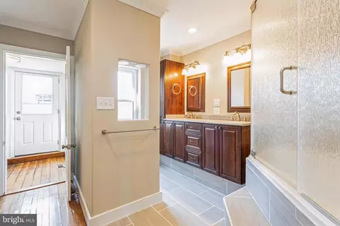Entry Way - 2123 Eastern Ave, Baltimore, MD 21231 photo 3 of 3