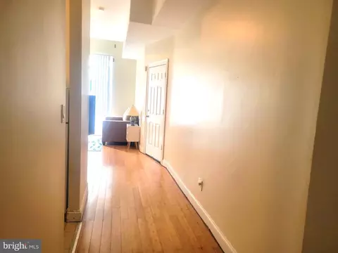 Entry Way - 2009 Madison Ave, Baltimore, MD 21217 photo 4 of 4