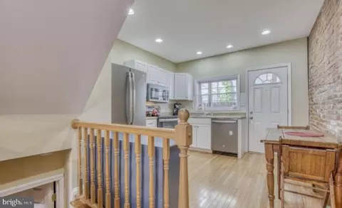 Entry Way - 2232 E Lamley St, Baltimore, MD 21231 photo 5 of 8