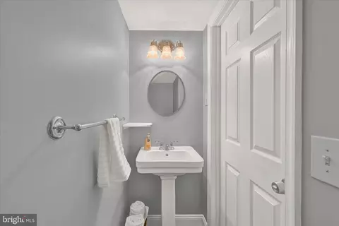 Bath - 1203 Walker Ave, Baltimore, MD 21239 photo 2 of 3