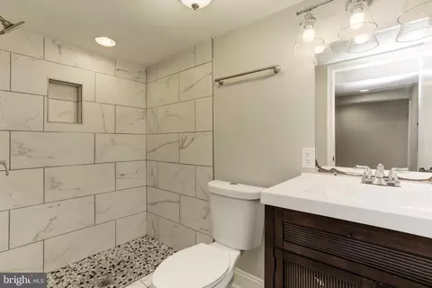 Bath - 4801 Herring Run Dr, Baltimore, MD 21214 photo 2 of 2