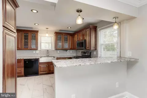 Entry Way - 4801 Herring Run Dr, Baltimore, MD 21214 photo 3 of 4