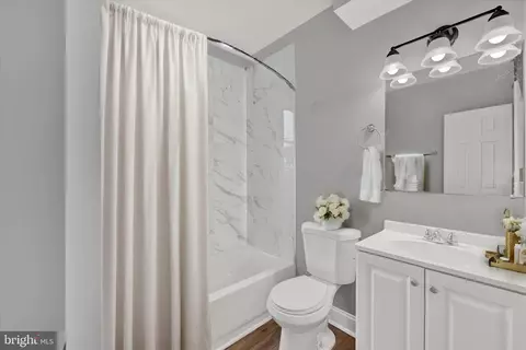 Bath - 4606 Pall Mall Rd, Baltimore, MD 21215 photo 1 of 1