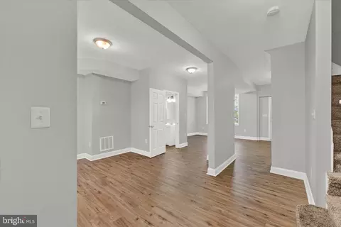 Entry Way - 4606 Pall Mall Rd, Baltimore, MD 21215 photo 2 of 5