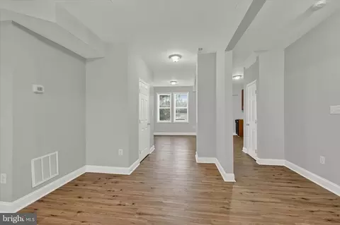 Entry Way - 4606 Pall Mall Rd, Baltimore, MD 21215 photo 3 of 5