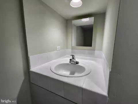 Bath - 642 Wyeth St, Baltimore, MD 21230 photo 1 of 1