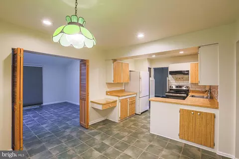 6303 Red Cedar Pl, Baltimore, MD 21209 photo 11