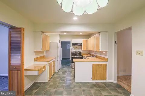6303 Red Cedar Pl, Baltimore, MD 21209 photo 13