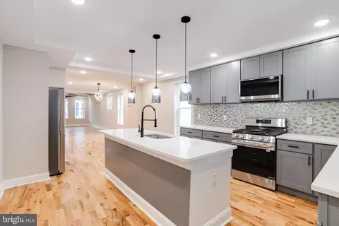 Entry Way - 704 Cator Ave, Baltimore, MD 21218 photo 7 of 13