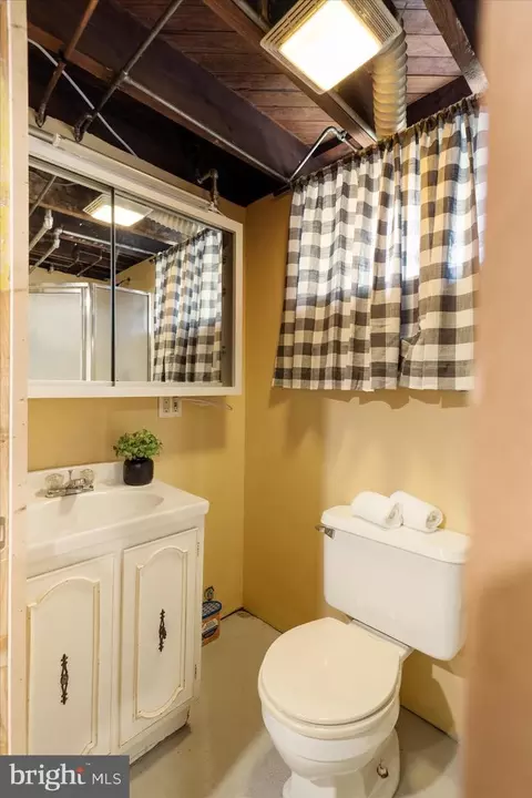 Bath - 5803 Kipling Ct, Baltimore, MD 21212 photo 5 of 5
