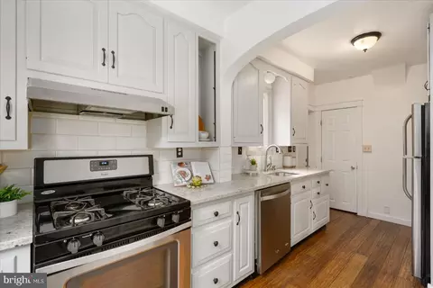Kitchen - 5803 Kipling Ct, Baltimore, MD 21212 photo 3 of 4