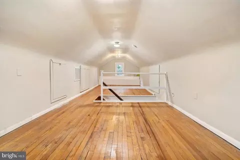 Entry Way - 5803 Kipling Ct, Baltimore, MD 21212 photo 4 of 5