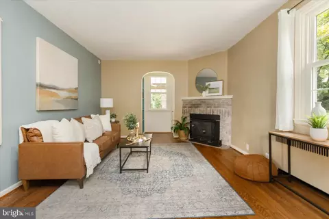 Living - 5803 Kipling Ct, Baltimore, MD 21212 photo 1 of 5