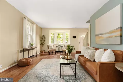Living - 5803 Kipling Ct, Baltimore, MD 21212 photo 5 of 5