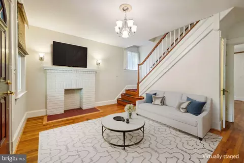 Living - 623 Deepdene Rd, Baltimore, MD 21210 photo 2 of 4