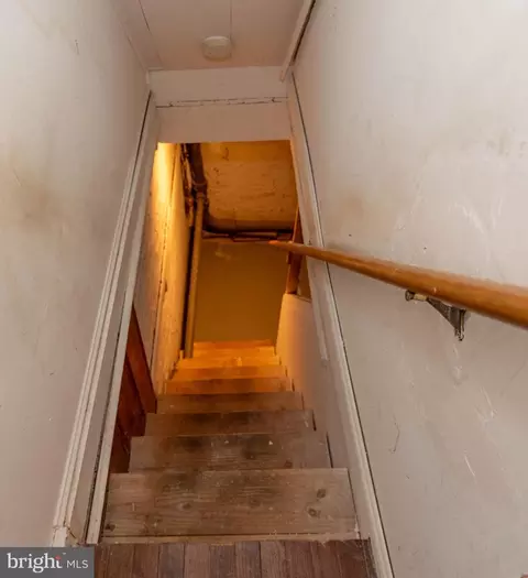 Entry Way - 1631 E 32nd St, Baltimore, MD 21218 photo 9 of 10