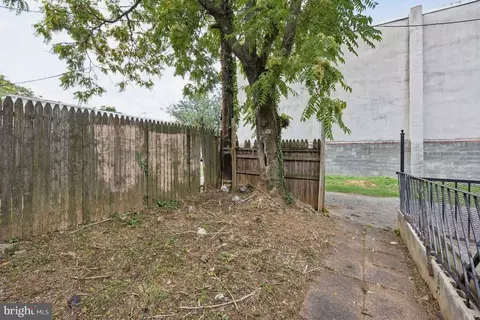 Exterior - 204 N Monroe St, Baltimore, MD 21223 photo 3 of 4