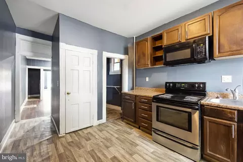 Entry Way - 204 N Monroe St, Baltimore, MD 21223 photo 6 of 8