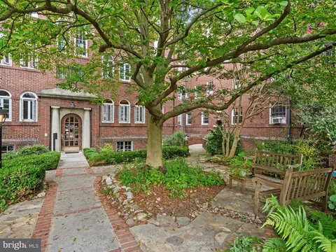 Exterior - 3024 N Calvert St N #E4, Baltimore, MD 21218 photo 2 of 3