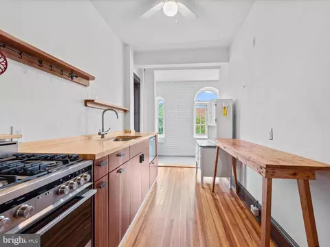 Entry Way - 3024 N Calvert St N #E4, Baltimore, MD 21218 photo 1 of 2