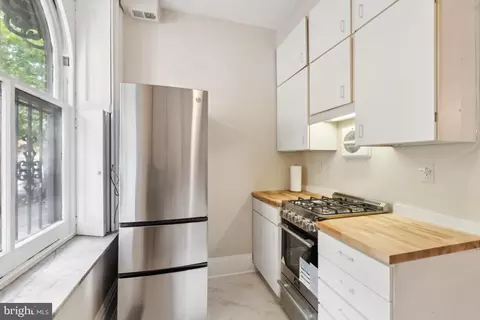 Kitchen - 700 Cathedral St #101, Baltimore, MD 21201 photo 2 of 3