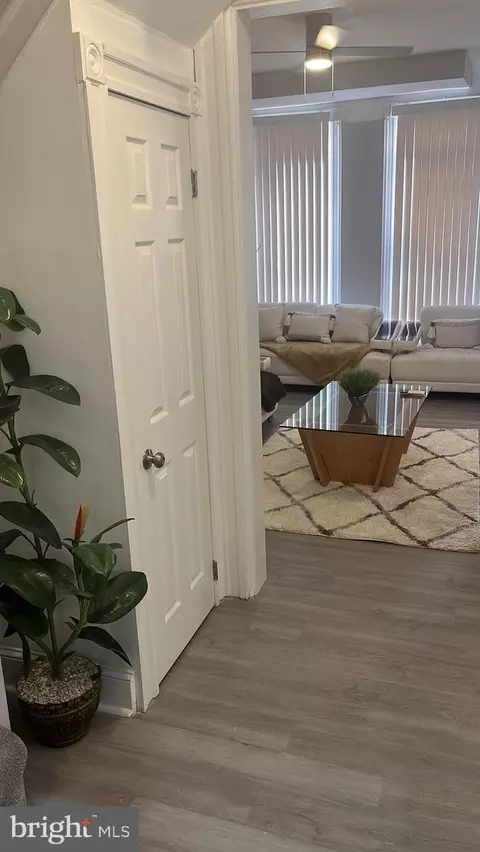Entry Way - 703 E 21st St, Baltimore, MD 21218 photo 4 of 5